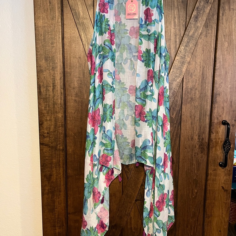 ADORABLE CACTUS PRINT Long vest/wrap NWT (Cactus necklace included)🌵🌺🌵🌺